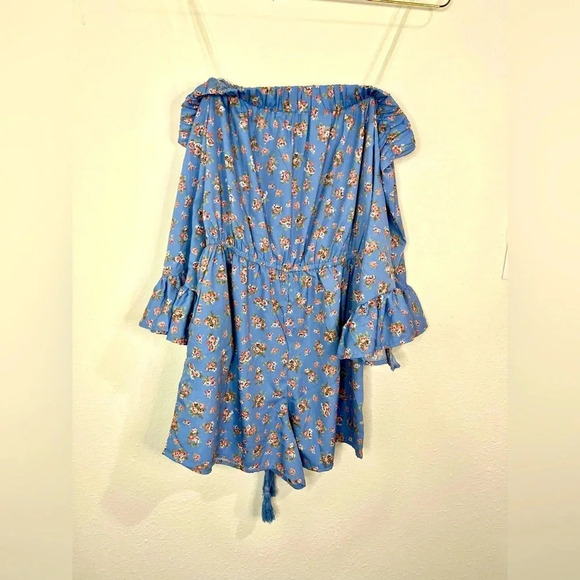 🆕 Hint of Blush Blue Floral Romper - Picture 9 of 12